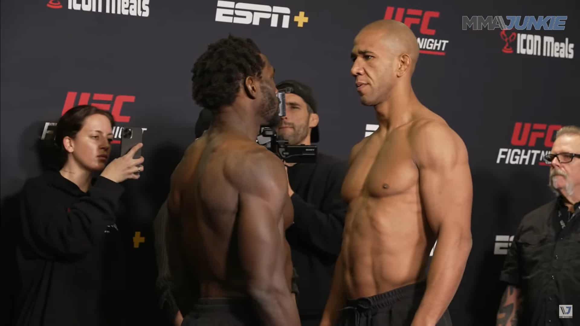 UFC VEGAS 102: ¡Jared Cannonier Noquea a Gregory Rodrigues en el Cuarto Asalto!