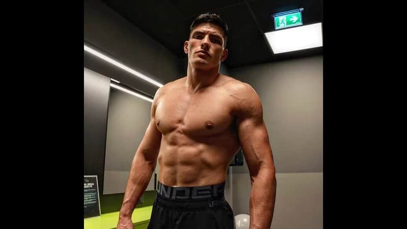 Islam Dulatov: El Modelo de UFC Que Debuta en el UFC 318